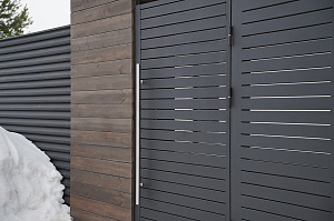 Комбинированный фасад от Лесобиржа-Спб: гармония стиля и долговечности в 