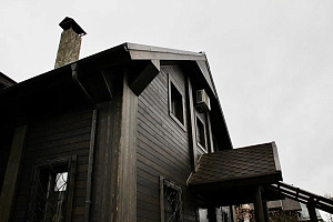 Заводская покраска + скрытый монтаж + контрастные акценты: как мы превратили обычный дом в стильный архитектурный объект