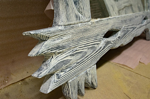 резные элементы на зеркале