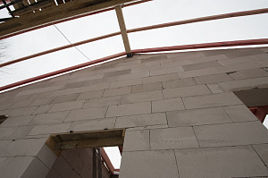 Не просто баня, а место силы: проект с парной на троих, уютной комнатой отдыха и крытой террасой