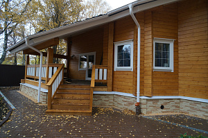 Вдохнуть жизнь в стены: полный цикл отделки дома из клееного бруса