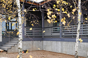 Изысканная терраса из сибирской лиственницы в Солнечной Долине