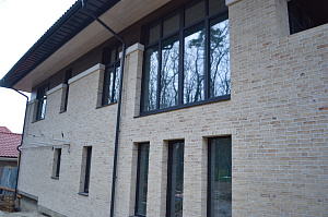 двухэтажный дом с отделкой