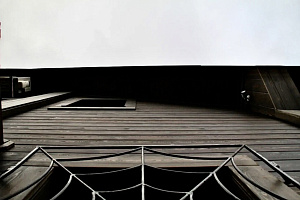 Заводская покраска + скрытый монтаж + контрастные акценты: как мы превратили обычный дом в стильный архитектурный объект