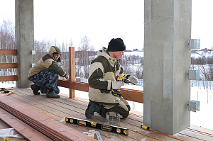 Северная сосна + премиальное масло Renner M300: идеальный дуэт для фасада, который сохранит цвет и форму даже в петербургском климате