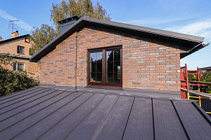 Преображение газобетонного дома: Фальцевая кровля и клинкерный фасад в КП 