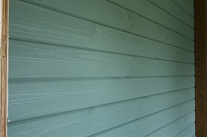 Шепот дерева: Завершенные работы по отделке стен и потолков в Кармолино