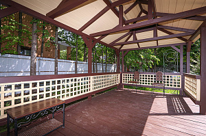 Элегантное обновление деревянных построек в Луговом: профессиональная покраска и защита от Лесобиржи-Спб