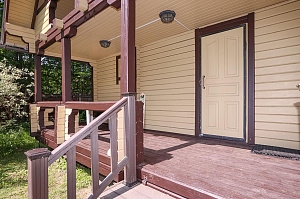 Элегантное обновление деревянных построек в Луговом: профессиональная покраска и защита от Лесобиржи-Спб