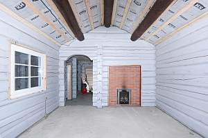 Как выглядит дом-баня из лафета внутри, когда покраска сделана по уму