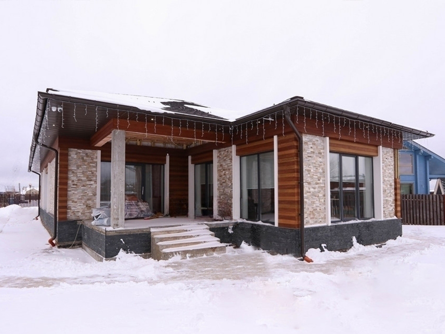 Не просто дом, а заявление: сочетание природного дерева и холодного мрамора в проекте, который выделит вас среди соседей