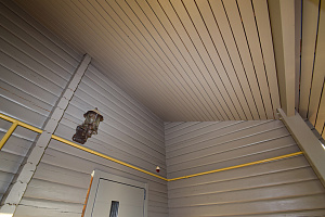 Финская надежность и русское брусовое зодчество: реставрация дома в Никольском краской Tikkurila Vinha