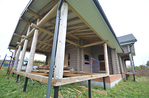 Качество не всегда стоит дорого: выбор масла Renner YS M046 для сруба в Приозерье с гарантией 8 лет