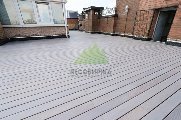 Как правильно установить террасу на регулируемые опоры: скрытый крепёж, зазоры и обслуживание