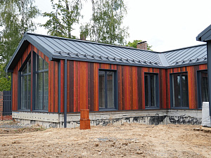 Поместье «Алексеевское»: фасад из термососны в четырех цветах — смелое решение для взыскательных владельцев

