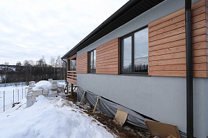 Северная сосна + премиальное масло Renner M300: идеальный дуэт для фасада, который сохранит цвет и форму даже в петербургском климате