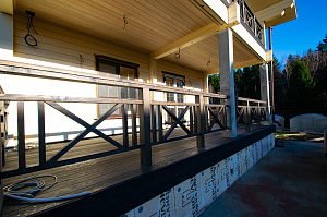 веранда из гладкой террасной доски