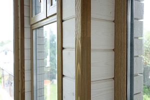 Шепот дерева: Завершенные работы по отделке стен и потолков в Кармолино