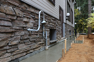 Комплексная защита и обновление фундамента брусового дома в Ропше