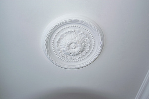 потолки с лепниной в стиле ренесанс