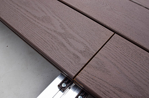 Инженерное совершенство: регулируемые опоры, алюминиевые лаги и термоясень для вашей кровли