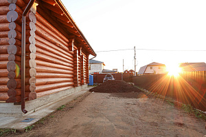 Шестифакторная защита и идеальная гладкость: премиальная покраска бревенчатого дома от ЛесоБиржи - СПб