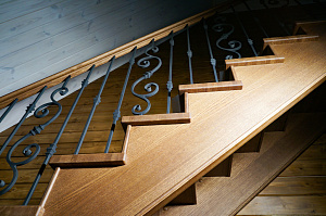 лестница с ковкой