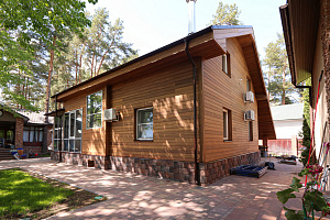 Бревенчатый дом больше не нуждается в ремонте каждые 5 лет: как вентилируемый фасад и цоколь White Hills решили проблему навсегда