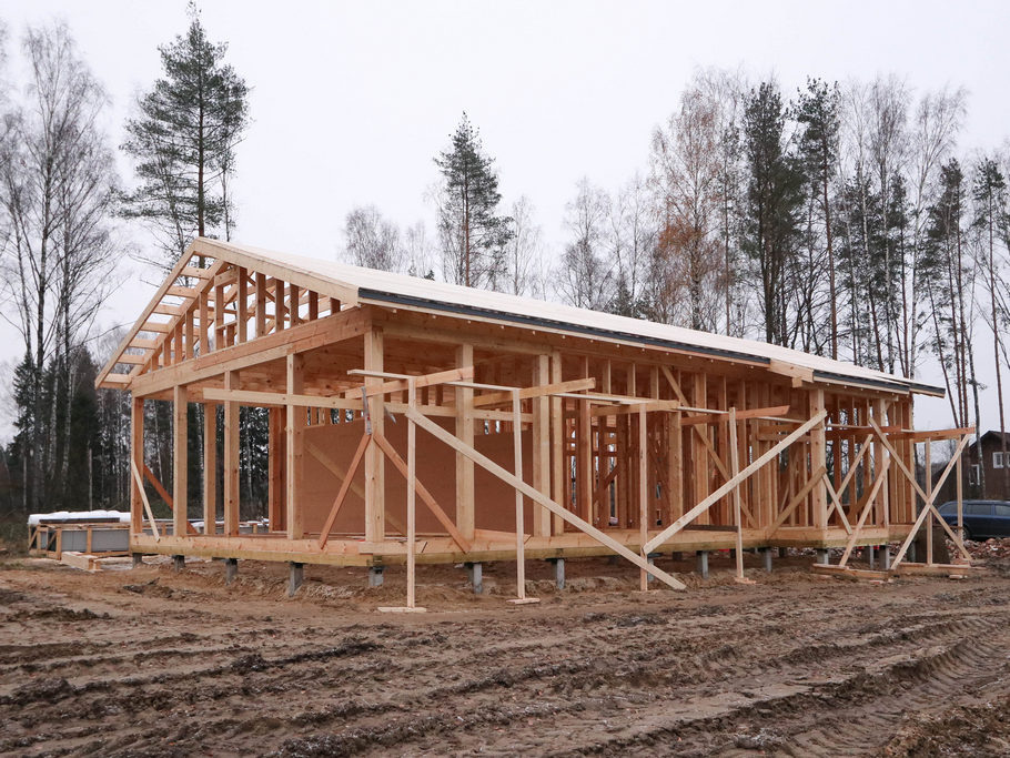 Скандинавский дом в Петербурге: Стройка каркасника, в котором светло даже в пасмурный день