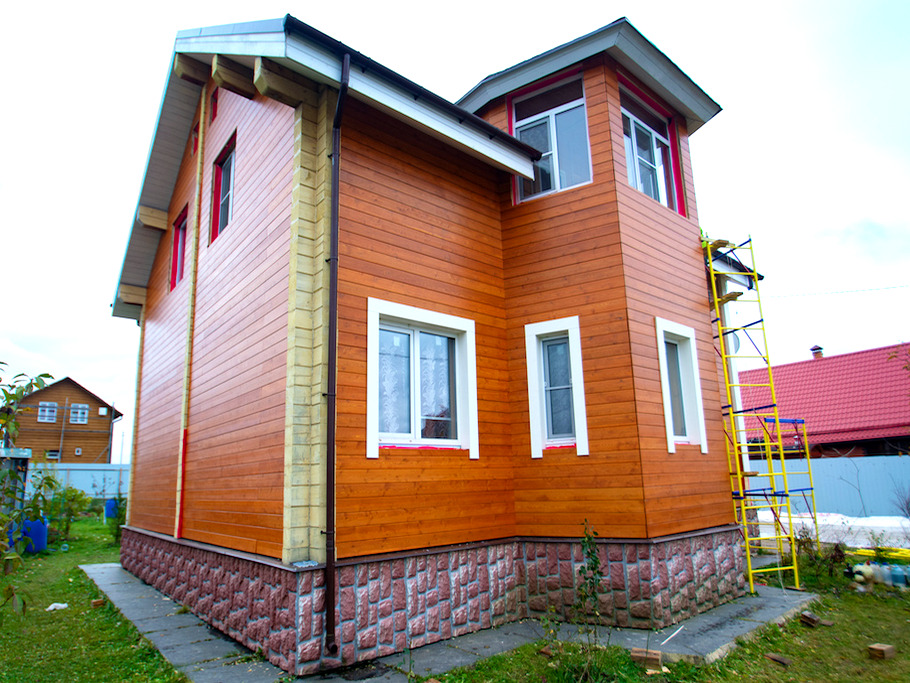 Фасад мечты на Озере Утином: профессиональная подготовка в цехе, монтаж на утеплённый фасад и долговечность, превосходящая ожидания