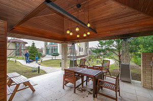 Скрытый крепёж, цеховая покраска и сибирская лиственница: почему этот проект в Мысе Удальцово не требует внимания уже 4 года