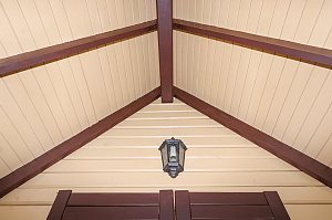 Элегантное обновление деревянных построек в Луговом: профессиональная покраска и защита от Лесобиржи-Спб