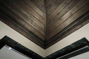 Не просто отделка, а инвестиция в качественный отдых: скошенный планкен из лиственницы и имитация бруса из кедра для зон с разной нагрузкой