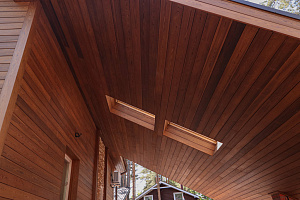 Бревенчатый дом больше не нуждается в ремонте каждые 5 лет: как вентилируемый фасад и цоколь White Hills решили проблему навсегда