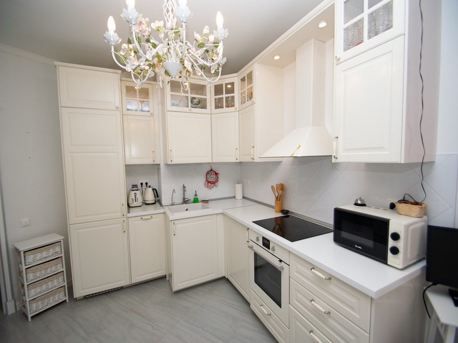 Больше не хочется уезжать за город: история преображения маленькой квартиры в воздушный белый оазис