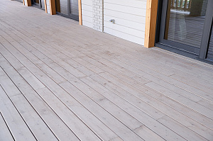 Почему владельцы домов из керамики выбирают планкен: реализованный проект с европейским качеством окраски и крепежом, который не оставляет следов