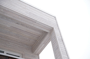 Современный каркасный дом с эксплуатируемой кровлей у Озера Врево