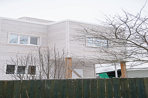 Современный каркасный дом с эксплуатируемой кровлей у Озера Врево