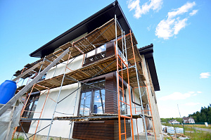 комбинация штукатурки и планкена