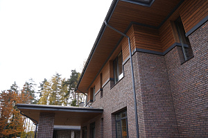 Миллиметры решают: выравнивание, подсистема, скрытый крепёж — идеальный фасад