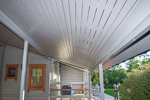 Финская надежность и русское брусовое зодчество: реставрация дома в Никольском краской Tikkurila Vinha