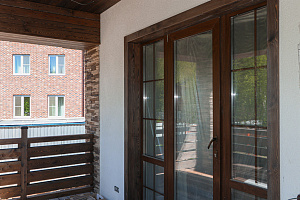 Фасад в стиле Шале: Изысканный коттедж в Новом Щеглово от Лесобиржи-Спб