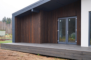 Премиальная отделка фасада и террасы лиственницей: проект ЛесоБиржи на Ладожские Берега