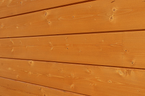 Карцево: шлифовка и покраска дома из клеёного бруса для «Нордвуд» — защита Tikkurila Pinja W-Oil (5070) и акценты RAL 7024