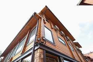 Реставрация и комплексная защита фасада двухэтажной бани в Верховский