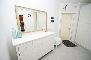 белая прихожая