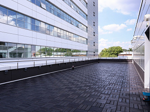 Преображение эксплуатируемой кровли: Терраса из термососны в Ленинградской области