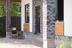 Не просто баня, а место силы: проект с парной на троих, уютной комнатой отдыха и крытой террасой