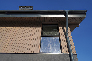 Элегантный фасад и свесы: монтаж планкена в Gatchina Villages - 2