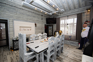 внутренняя отделка брашированным и крашеный планкеном 9